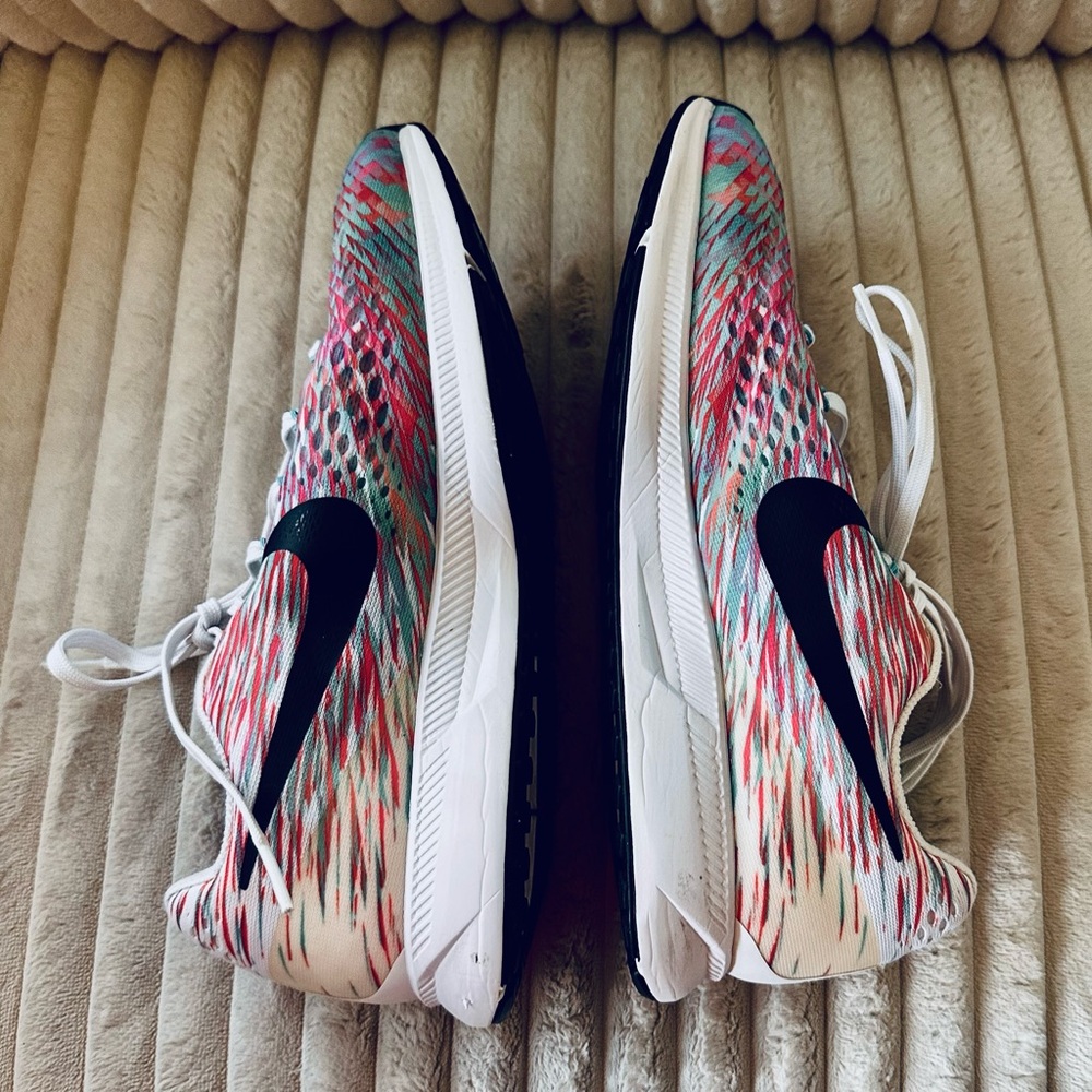 Nike Air Zoom Pegasus 34 in vibrant Sunburst Blue/White-Pink colorway - Picture 8 of 12